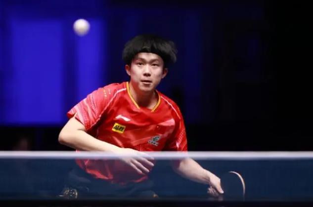 却坐在替补 却坐在替补